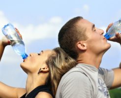 水が健康効果をもたらす！？美容との関係や飲み方から量までを解説の画像